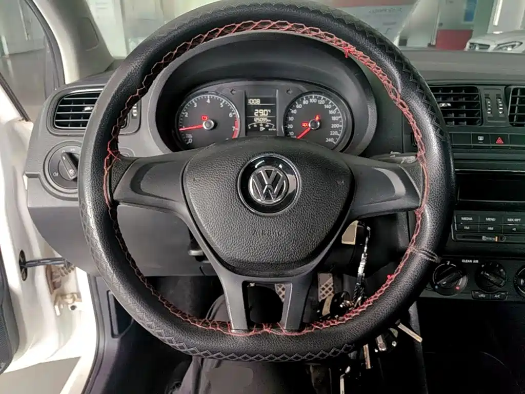 Volkswagen Polo 2016 — фото 11
