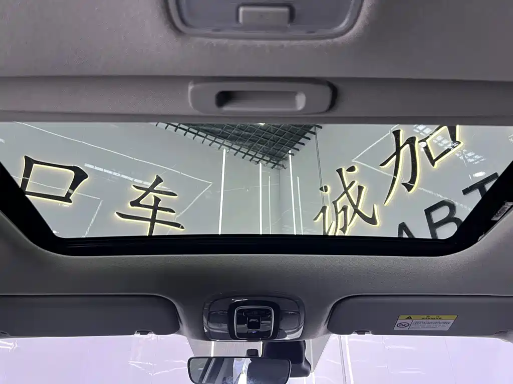 Hyundai Elantra 2023 — фото 17