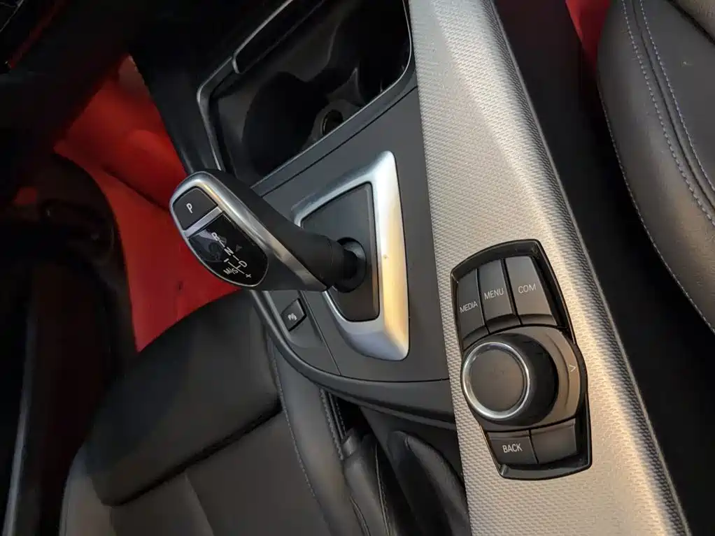 BMW 3 Series 2019 — фото 11
