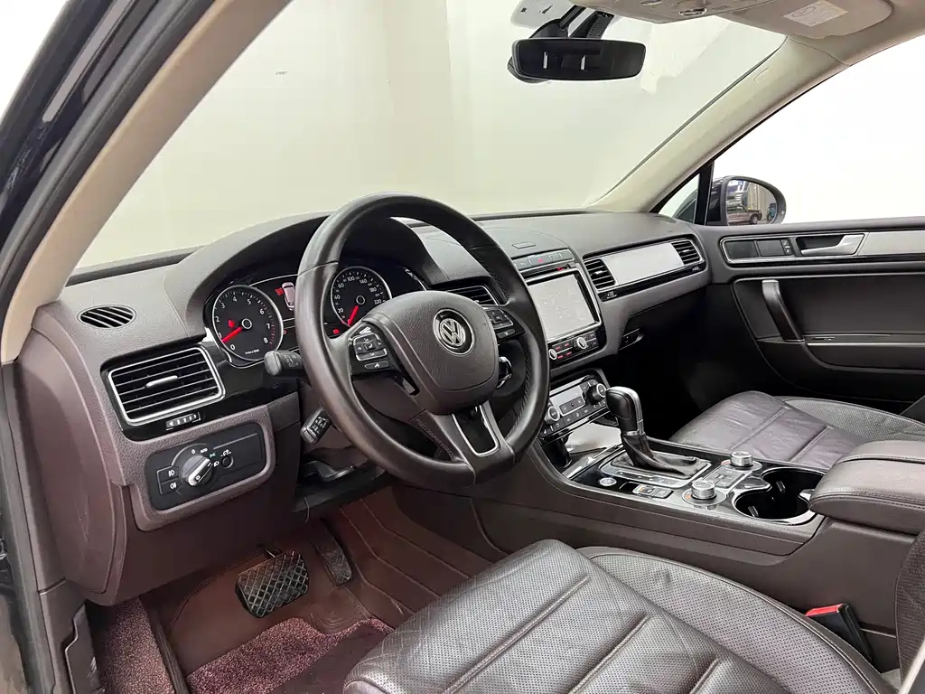 Volkswagen Touareg 2017 — фото 19