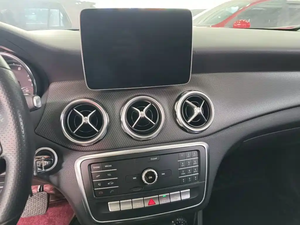 Mercedes-Benz GLA 2018 — фото 13