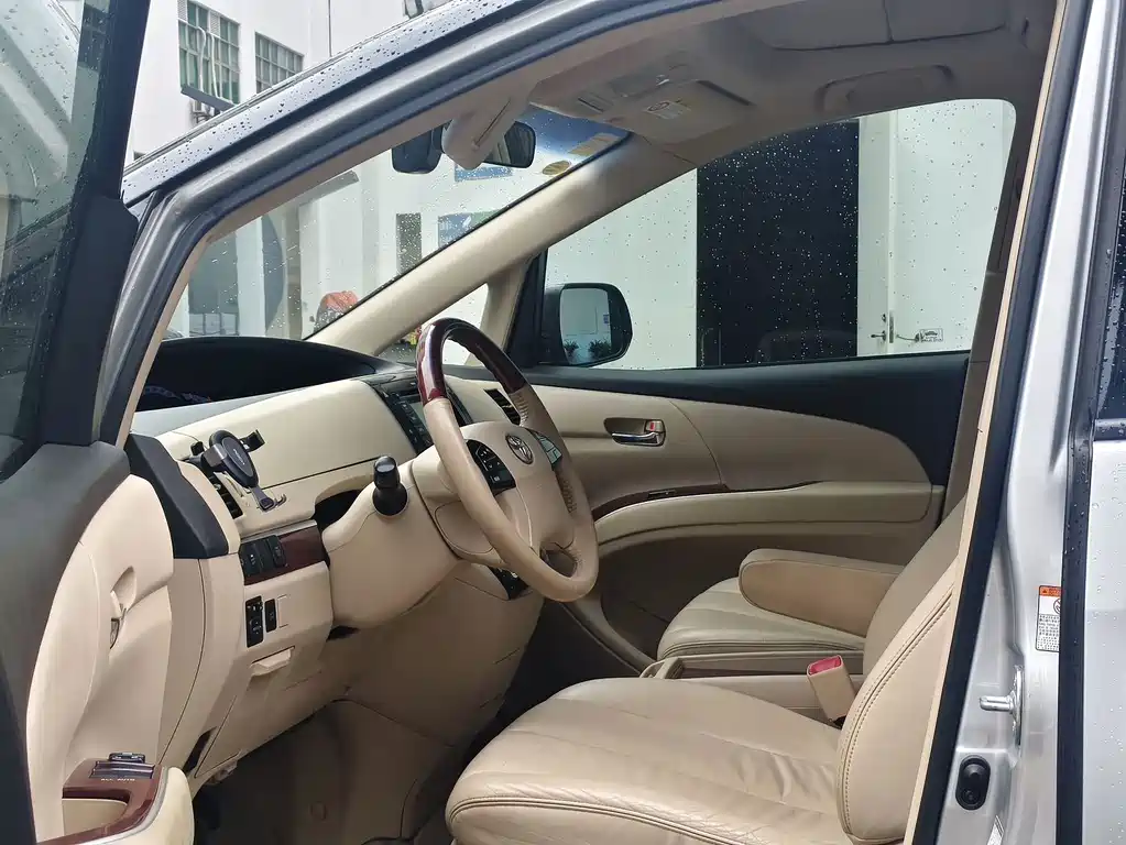 Toyota Previa 2015 — фото 5