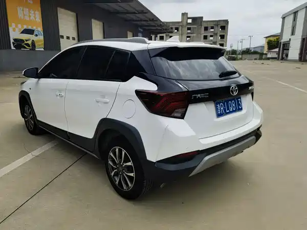 Toyota Yaris L 2021