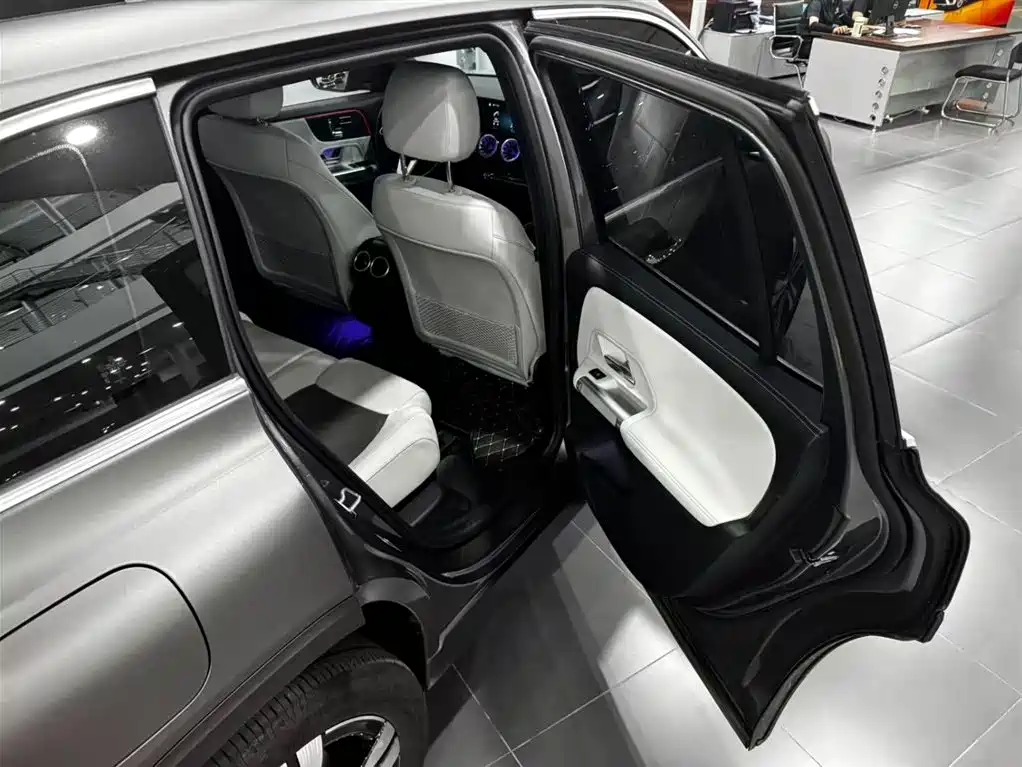 Mercedes-Benz EQB 2023 — фото 18