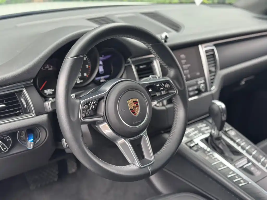 Porsche Macan 2016 — фото 11