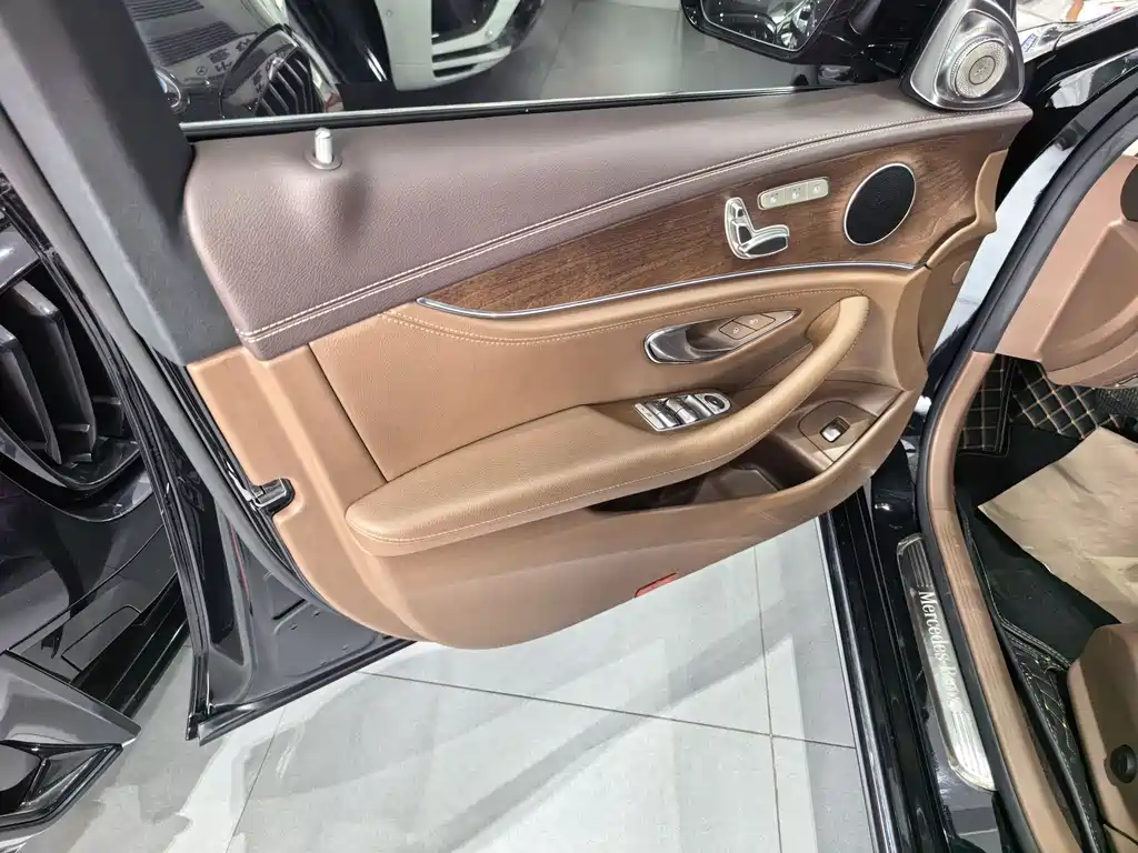 Mercedes-Benz E-Class 2023 — фото 6