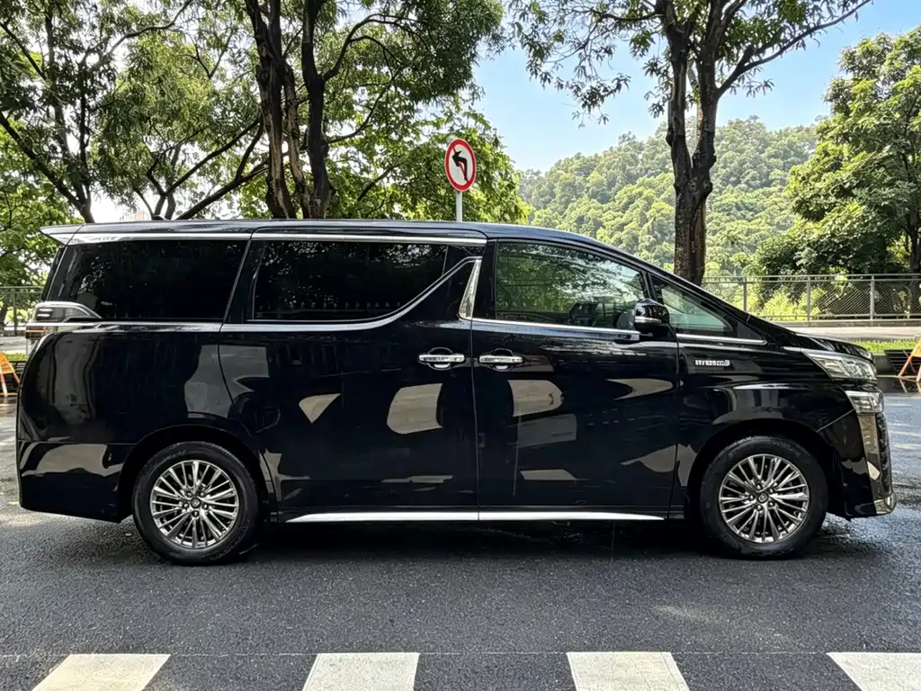 Toyota Vellfire 2021 — фото 4