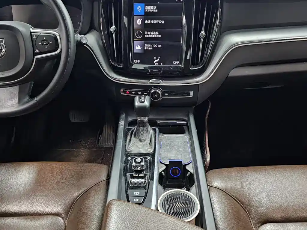 Volvo XC60 2020 — фото 12