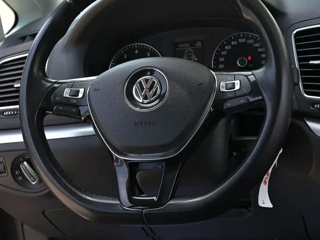 Volkswagen Sharan 2017 — фото 13