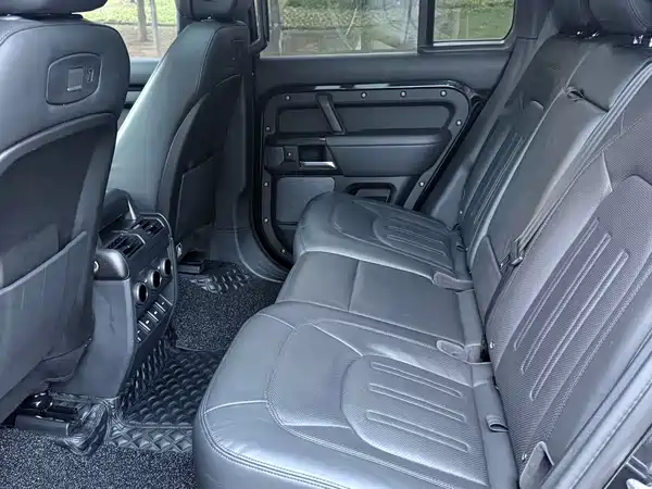 Land Rover Defender 2020