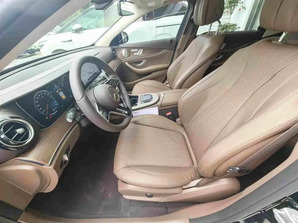 Mercedes-Benz E-Class 2023 — фото 15