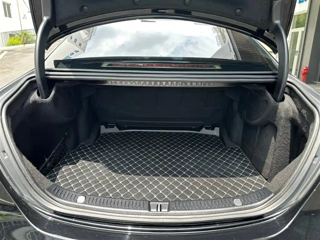 Mercedes-Benz E-Class 2022 — фото 14