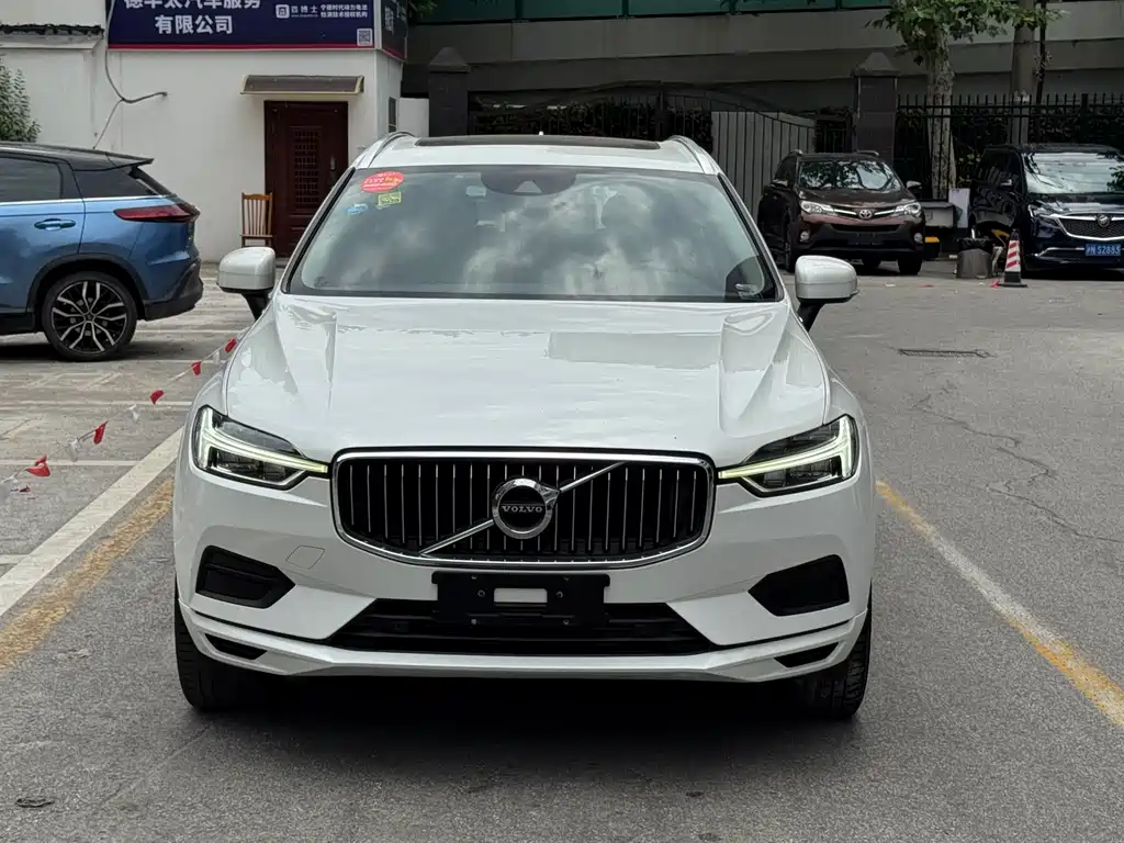Volvo XC60 2018 — фото 1