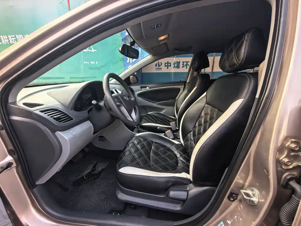 Hyundai Verna 2015 — фото 14