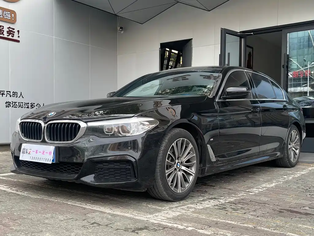 BMW 5 Series 2019 — фото 1