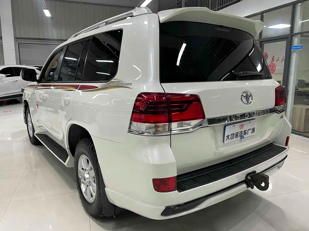 Toyota Land Cruiser 2018 — фото 12