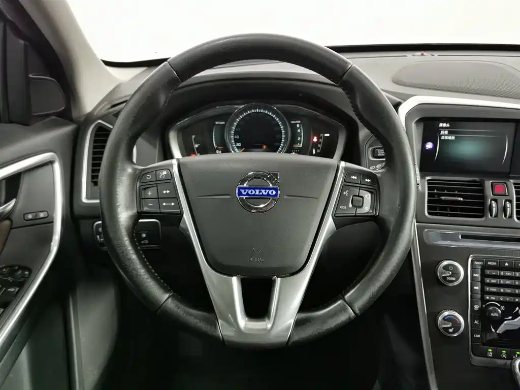 Volvo XC60 2015 — фото 11