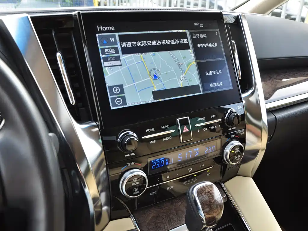 Toyota Alphard 2022 — фото 16