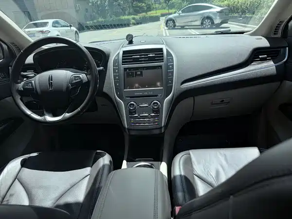Lincoln MKC 2017