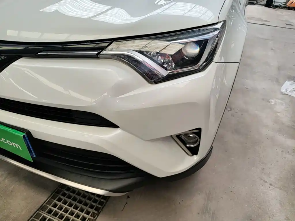 Toyota RAV4 2018 — фото 24