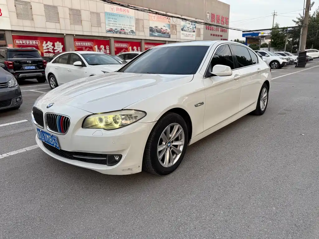 BMW 5 Series 2012 — фото 1