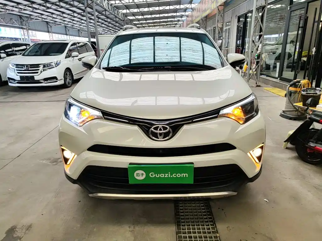 Toyota RAV4 2018 — фото 3