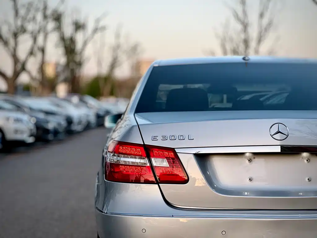 Mercedes-Benz E-Class 2012 — фото 39