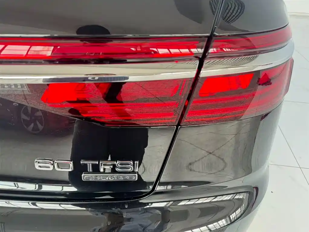Audi A8 2021 — фото 17