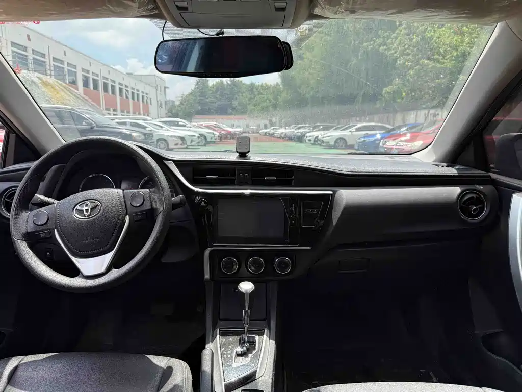 Toyota Corolla 2017 — фото 16