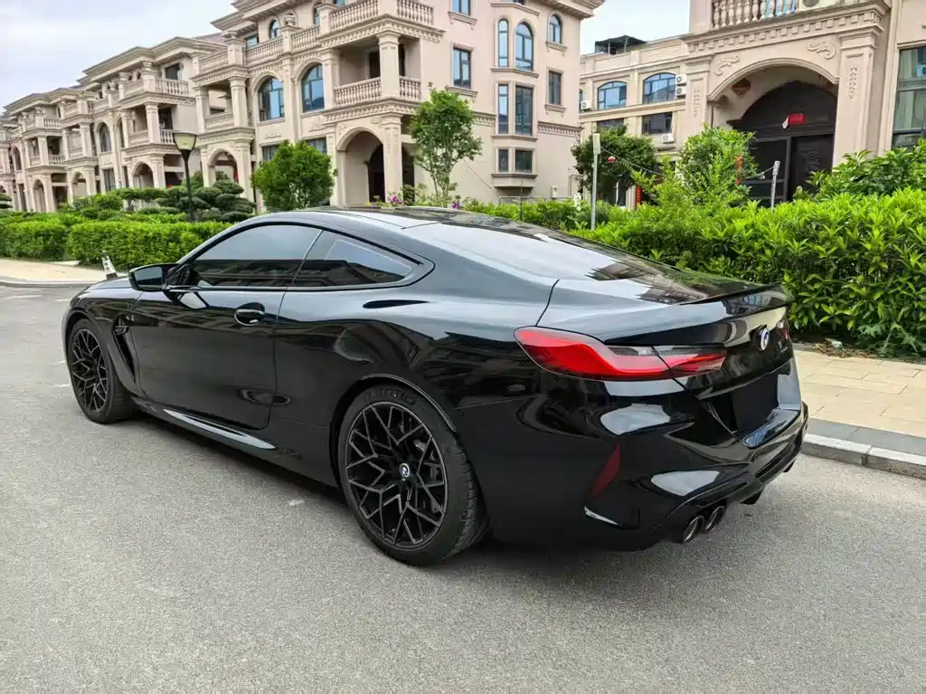 BMW M8 2023 — фото 3