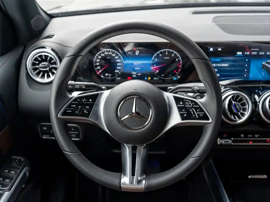 Mercedes-Benz GLB 2025 — фото 17