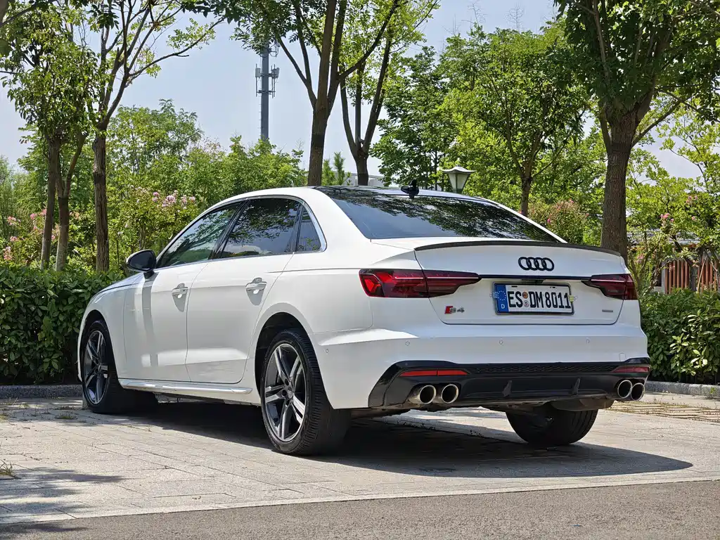 Audi A4L 2021 — фото 11