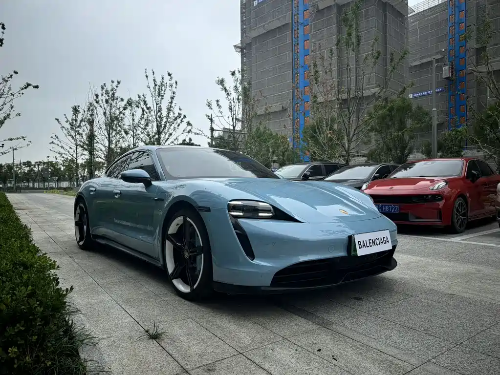 Porsche Taycan 2022