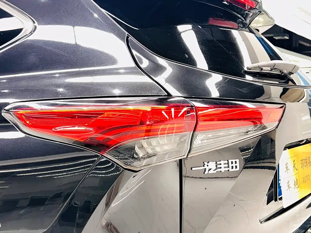 Toyota Crown Kluger 2021 — фото 18
