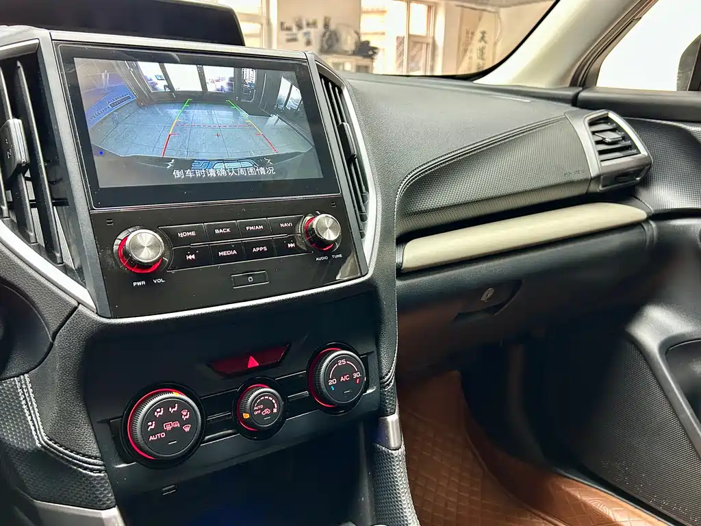 Subaru Forester 2023 — фото 16