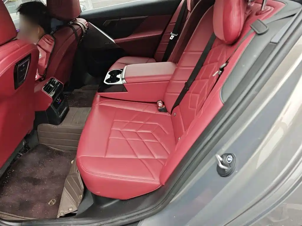 BMW 5 Series 2025 — фото 13