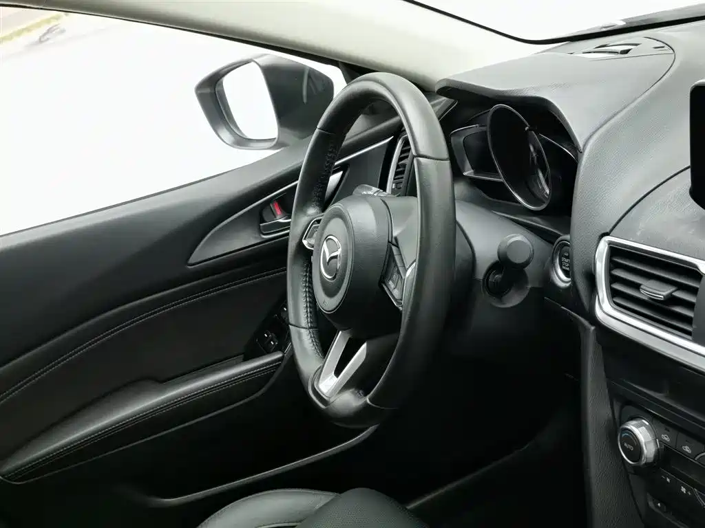 Mazda 3 Axela 2017 — фото 22