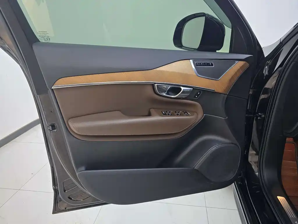 Volvo XC90 2020 — фото 13