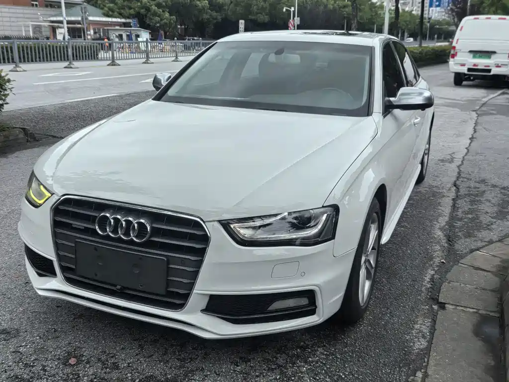 Audi A4L 2015