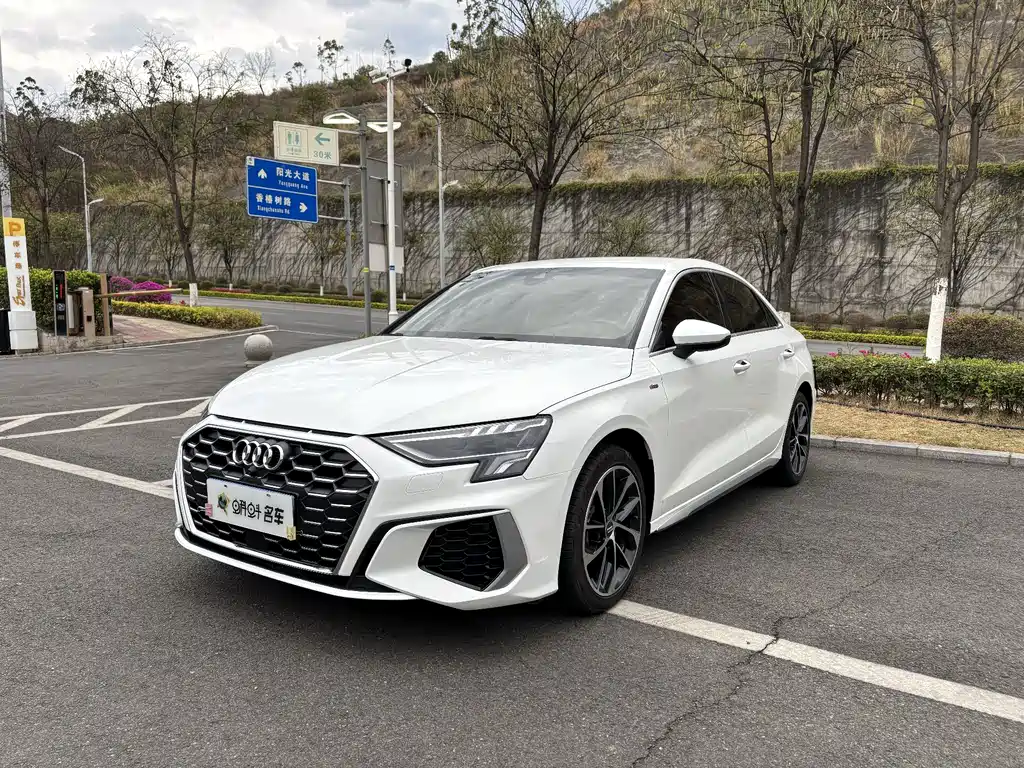 Audi A3 2021 — фото 1