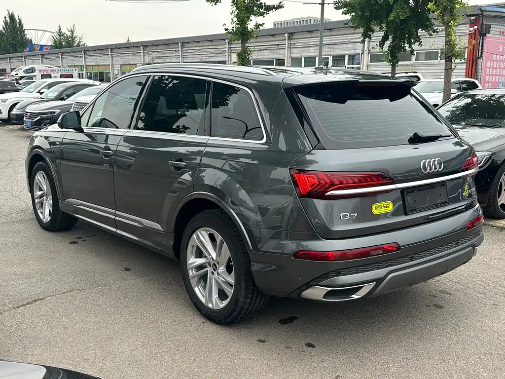 Audi Q7 2021 — фото 17