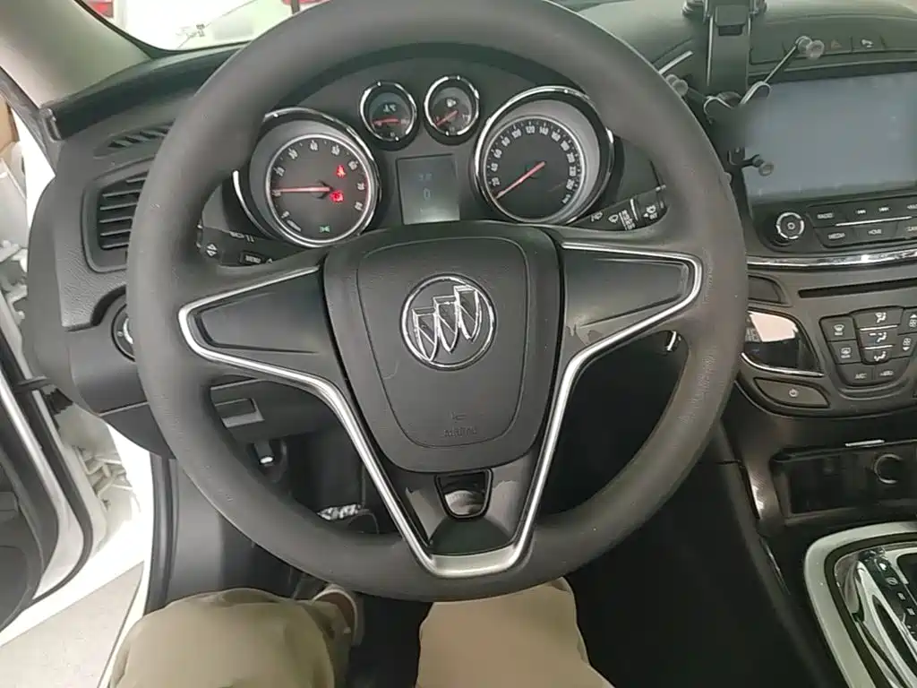 Buick Regal 2015 — фото 11