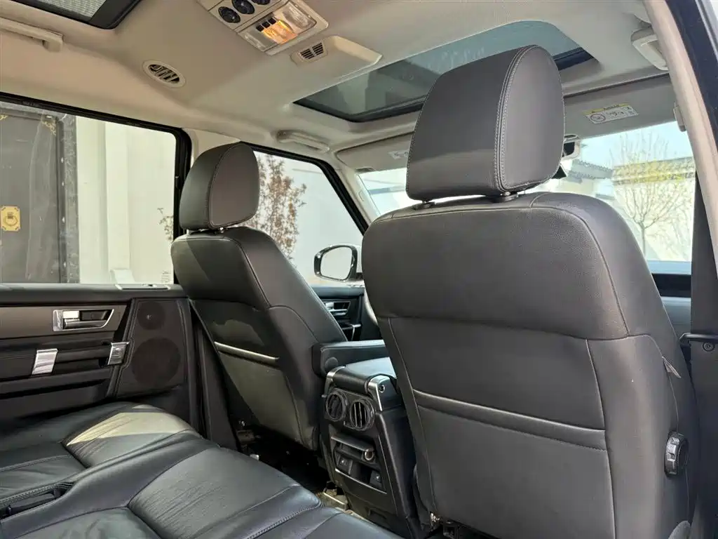 Land Rover Discovery 2015 — фото 27