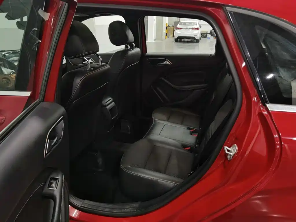 Mercedes-Benz B-Class 2017 — фото 15