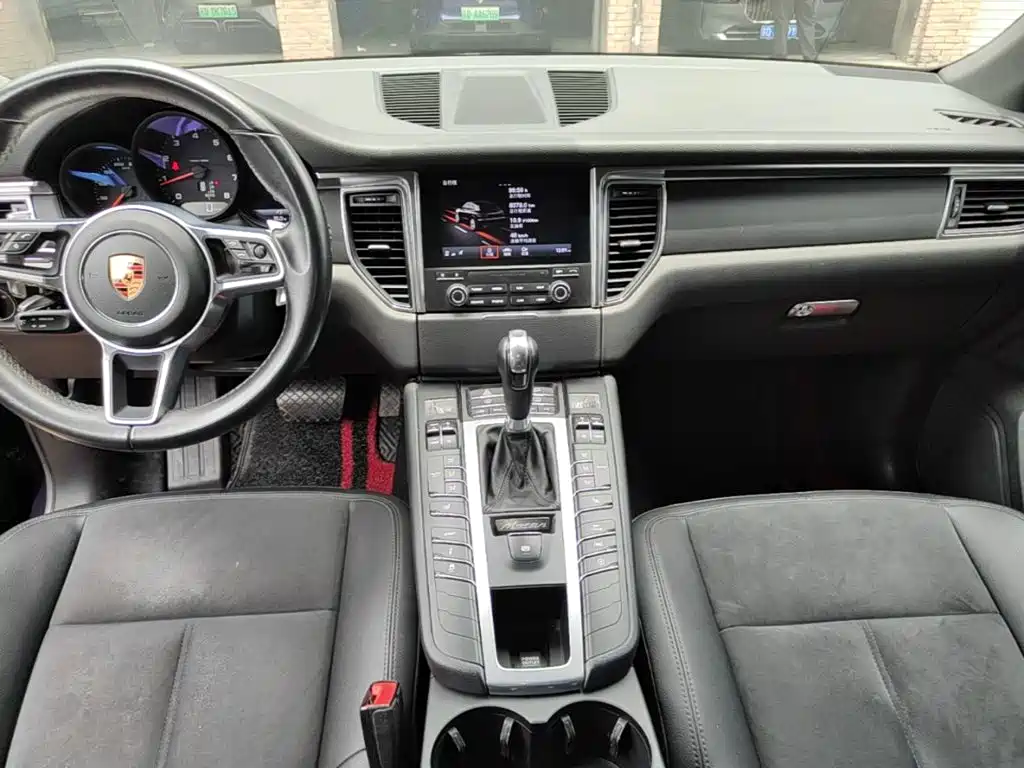 Porsche Macan 2018 — фото 13