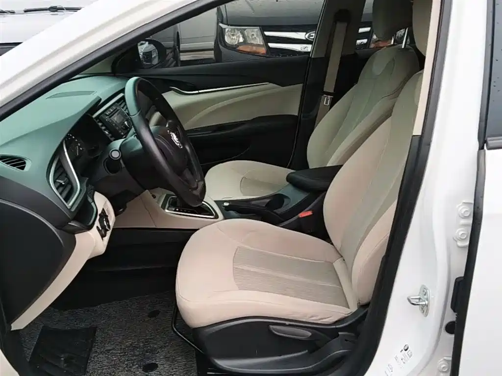 Buick Excelle 2019 — фото 15