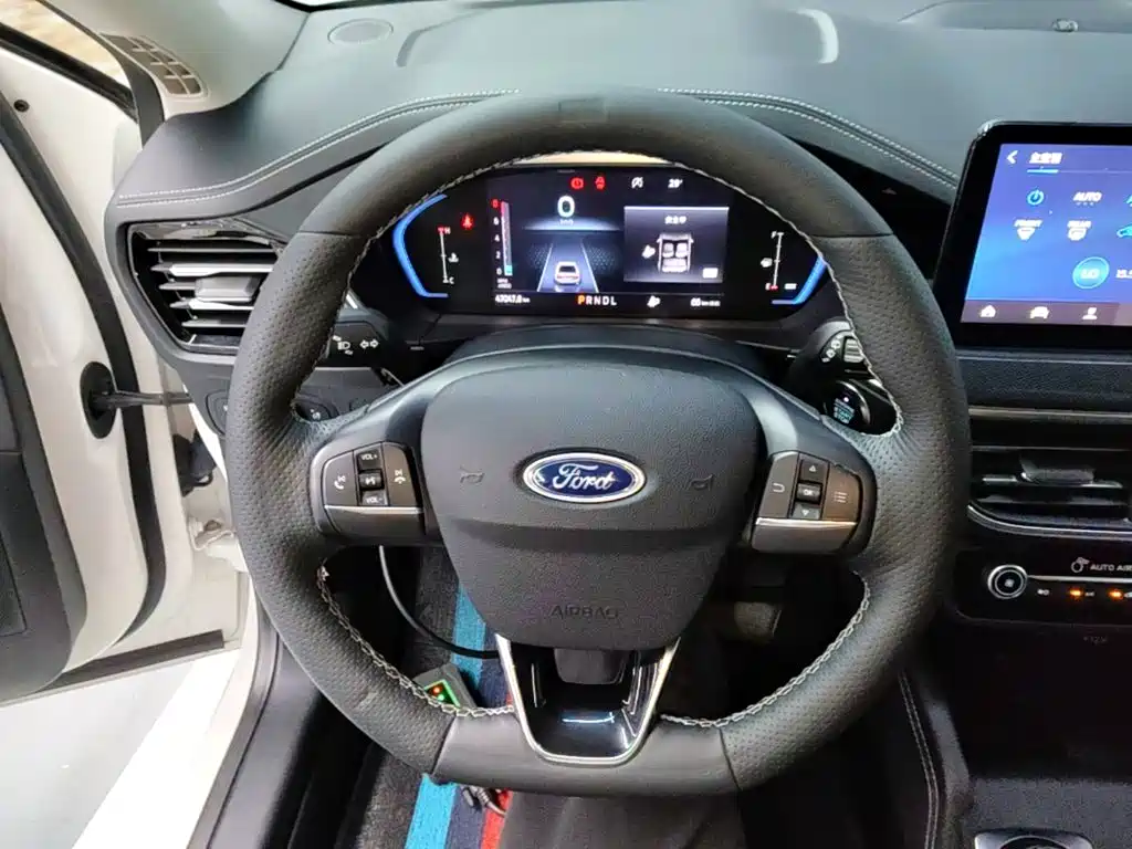 Ford Focus 2021 — фото 11