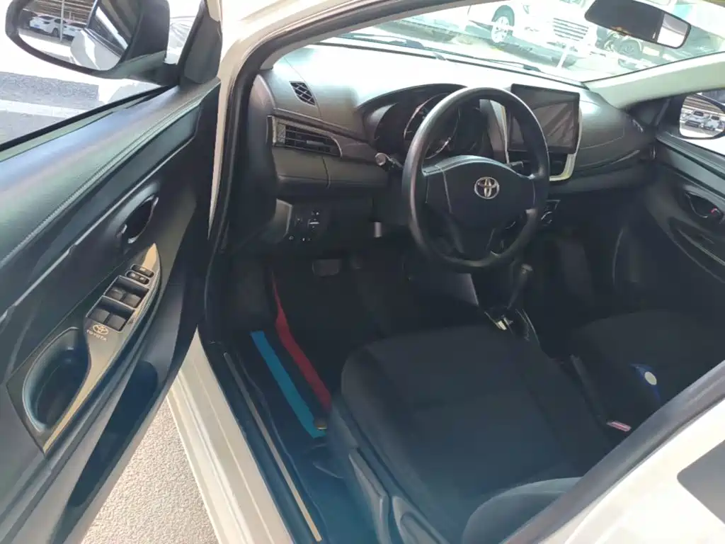 Toyota Yaris L 2018 — фото 16