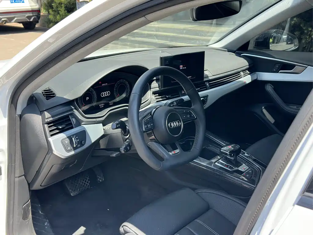 Audi A4L 2023 — фото 4