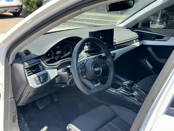 Audi A4L 2023